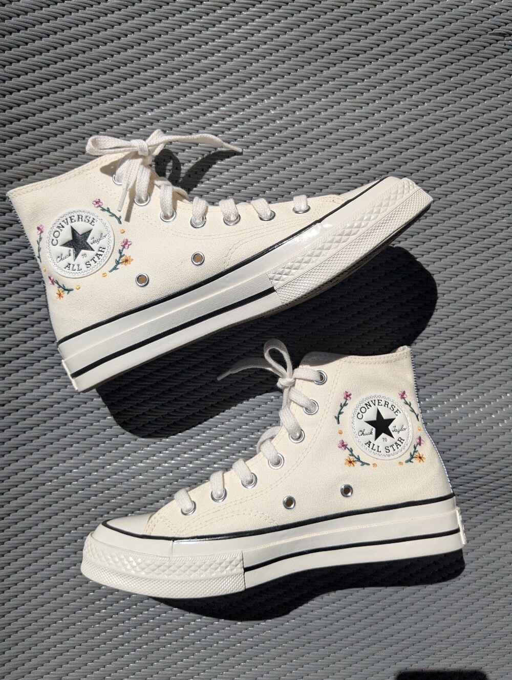 Converse High Top Sneakers in Cream w Floral Embroidery NWT *So Pretty!* 🌷🌻💖